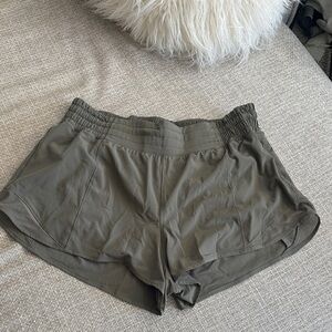 Lululemon Hotty Hot Shorts 2.5”